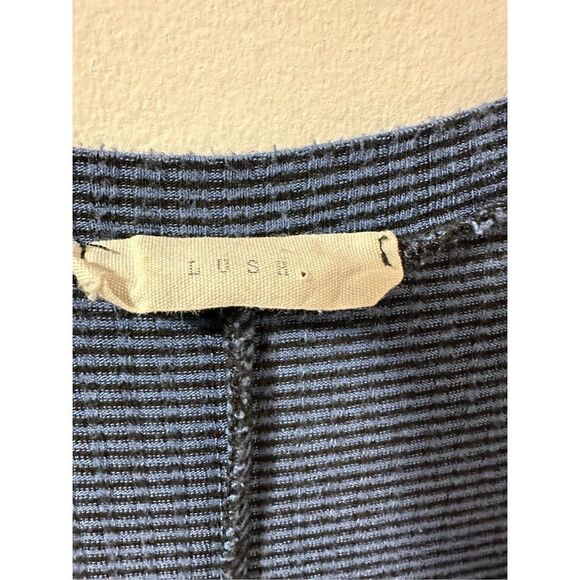 Lush women’s blue & black short sleeve v-neck dress size medium. #32-0818 - Picture 3 of 5